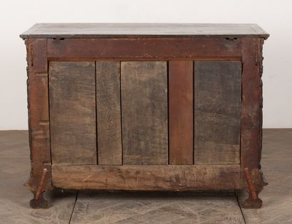 null Chest in molded and richly carved oak.
Most of the elements date from the seventeenth...