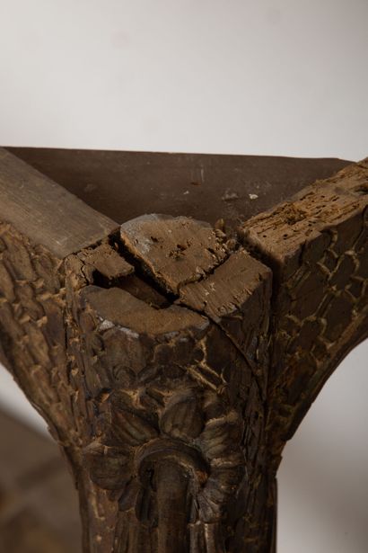 null Unusually low console in carved and openwork wood, formerly lacquered or gilded.
The...
