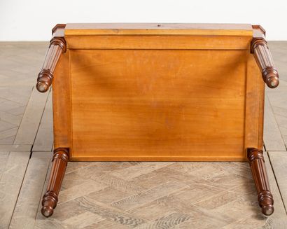 null Happiness desk in mahogany.
The legs turned, a flap.
Louis-Philippe period.
H_117...