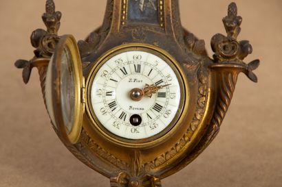 null Table clock, in the form of a barometer, in gilt bronze and cookie application...