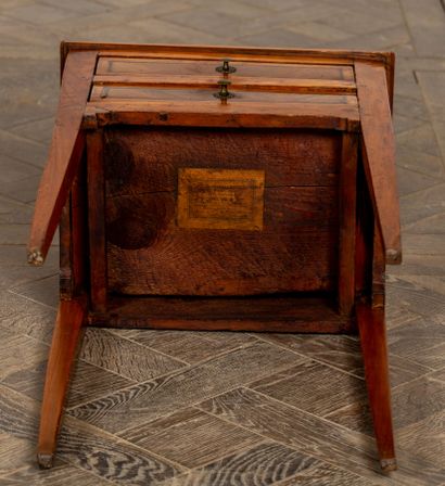 null Bedside table in walnut, the drawers inlaid with reserves decorated with nets...