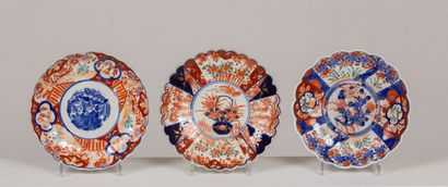 null JAPAN.
Eight porcelain plates with Imari decoration.
D_22,7 cm, accident on...