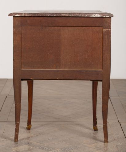 null Small chest of drawers in marquetry of veneer.
Louis XV style, first half of...