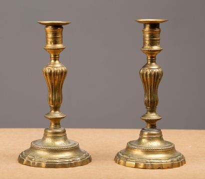 null Pair of gilt bronze candlesticks.
18th century. 
H_25 cm D_12,6 cm.