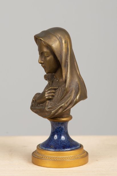 null Armand ROBLOT (1890-1983).
Bust of a saint holding a lily.
Bronze with medal...