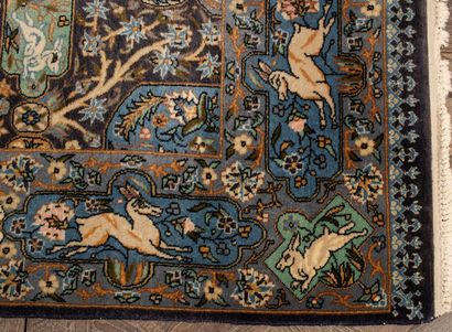 null IRAN.
Carpet with decoration of white animals on blue bottom. 
L_210 cm l_140...