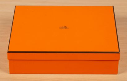 null HERMES Paris. 
Orange and beige cashmere stole (100%).
In its original box....