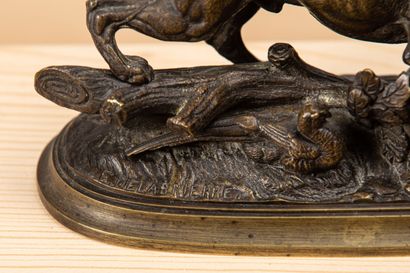 null Édouard Paul DELABRIERRE (1829-1912).
Dog raising a pheasant.
Bronze with brown...