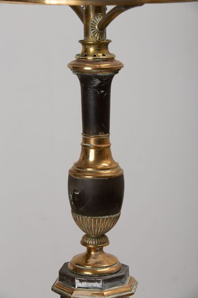 null Lamp in sheet metal and brass, formerly with opaline globe.
XIXth century.
H_68.5...