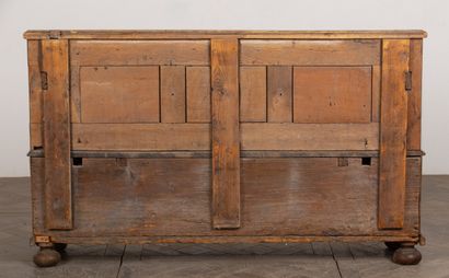 null Bench box in molded and carved oak.
Fire mark IFR.
In the style of the XVIIth...