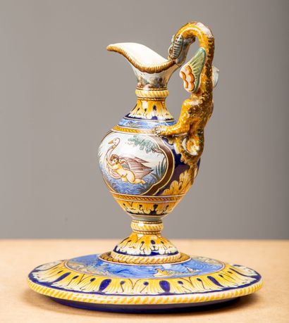 null NEVERS, Gabriel MONTAGNON.
Ewer and its frame in earthenware, with polychrome...