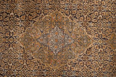 null GHOUM.
Silk carpet with floral decoration, on brown bottom.
H_106 cm L_165 ...
