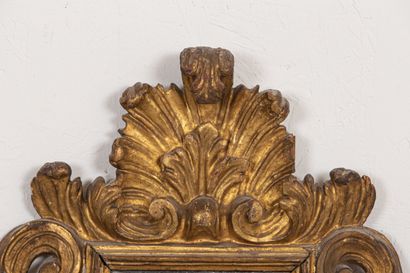null Miroir en bois doré.
Italie, XVIIIème siècle.
H_63,5 cm L_43 cm.