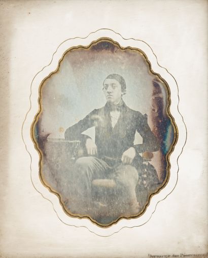 null Philippe DERUSSY (act.1845-1852).
Jeune homme assis.
Daguerréotype.
Etiquette...