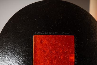 null Claire LE SAGE for SOLEIL VERRE. 
Circular cup in black and orange tinted glass....