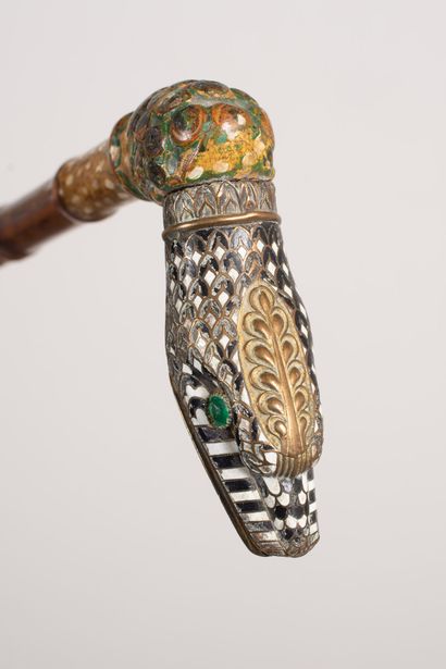 null Parasol, the grip formed by an enamelled snake with green eyes.
End of the 19th...