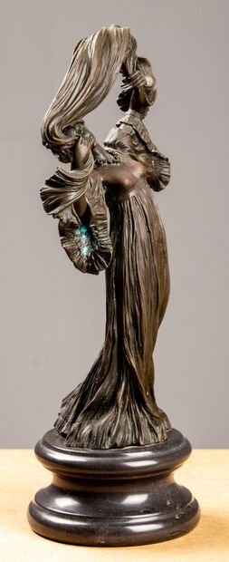 null Agathon LEONARD (1841-1923), d'après. 
Loë Füller ou Le jeu de l'écharpe. 
Bronze...