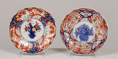 null JAPAN.
Eight porcelain plates with Imari decoration.
D_22,7 cm, accident on...