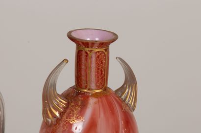 null Paire de vases en verre bulle de savon et vase en verre marbré et doré, le col...