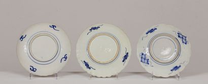 null JAPON.
Huit assiettes en porcelaine à décor Imari.
D_22,7 cm, accident en bordure...