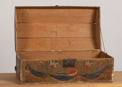 null Norman wedding chest in painted wood.
Normandy, early 19th century.
H_30 cm...