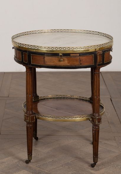 null Pedestal table in marquetry of veneer and blackened wood.
White veined marble...
