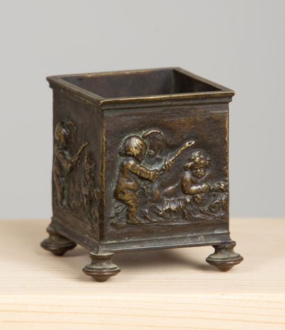null Small bronze planter decorated with children's games.
Second half of the 19th...