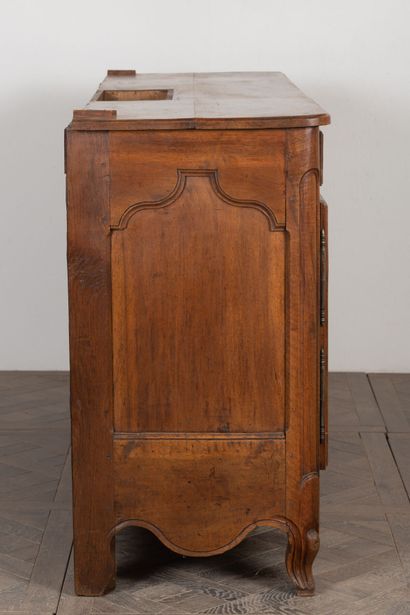 null Vaisselier in molded and carved walnut, opening with leaves and drawers in the...