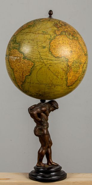 null LEBEGUE & Cie.
Atlas supporting the globe.
Globe in patinated regula and lithographed...