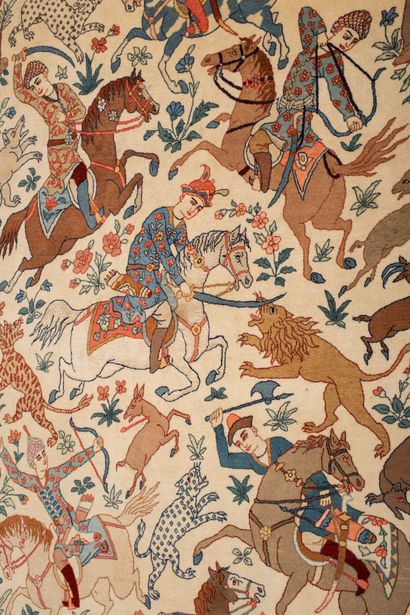 null ISPAHAN. 
Carpet with decoration of riders. 
L_230 cm l_151 cm 