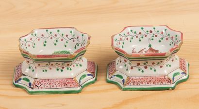 null ITALY and SWITZERLAND OR GERMANY.
Pair of italian earthenware salad bowls XVIIIth...