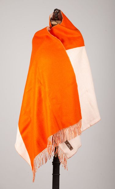 null HERMES Paris. 
Orange and beige cashmere stole (100%).
In its original box....