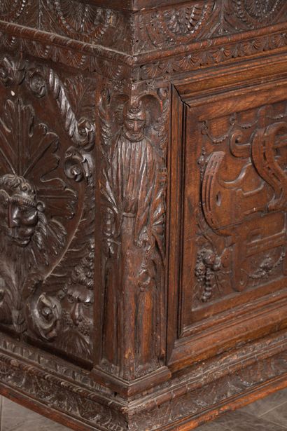 null Chest in molded and richly carved oak.
Most of the elements date from the seventeenth...