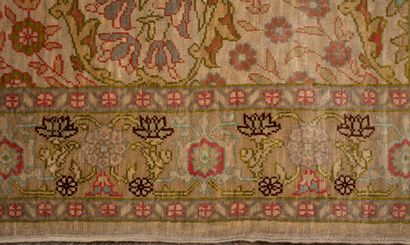 null HEREKE.
Silk carpet decorated with flowering trees on a beige background.
H_72,5...