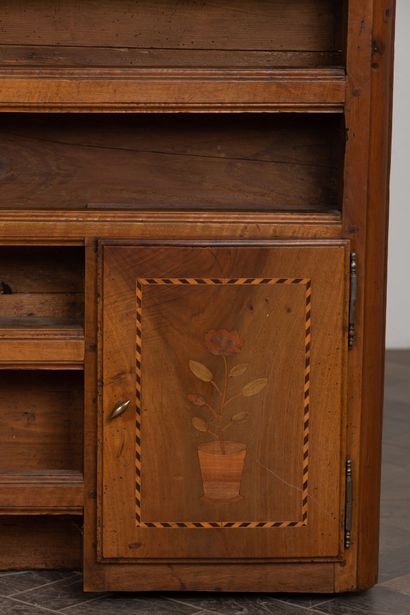 null Vaisselier in molded and carved walnut, opening with leaves and drawers in the...