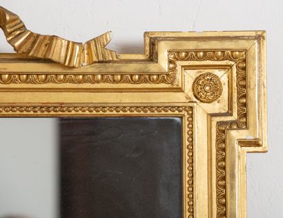 null Miroir en bois et stuc doré.
Style Louis XVI, époque Napoléon III.
H_146 cm...