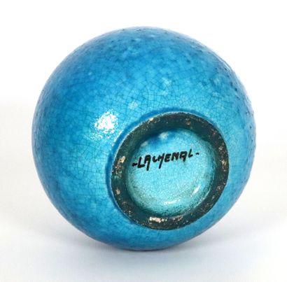 null Edmond LACHENAL (1855-1948).
Vase ball out of stoneware enamelled blue cracked....