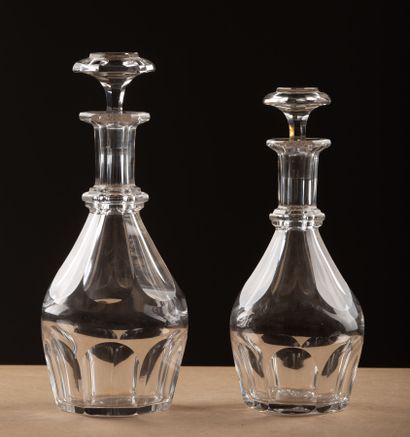 null BACCARAT.
Part of service of glasses Harcourt including :
- twelve water glasses.
H_15,5...