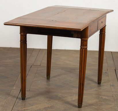 null Table with shutters forming a desk in light wood marquetry, on a rosewood background.
End...