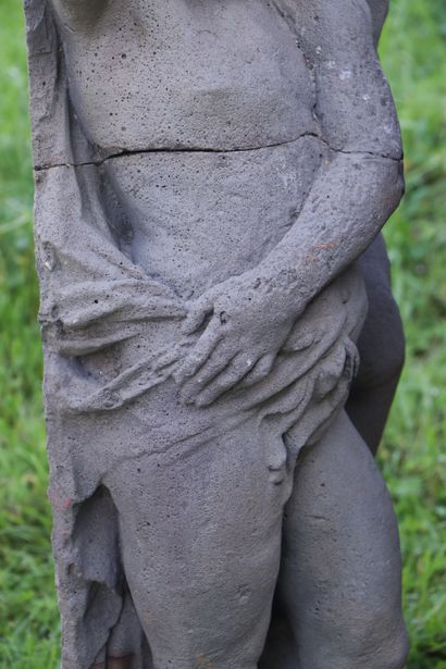 null Pair of sheaths in reconstituted stone decorated with entwined lovers.
H_109...