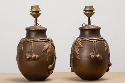 null Henri Laurent DESROUSSEAUX - L'ISLE ADAM.
Pair of terracotta vases with gold...
