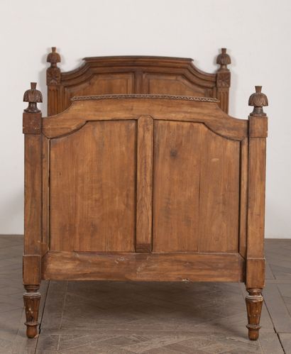 null Bed in molded and carved wood
Period Louis XVI, the later crosspieces, 
H_95...