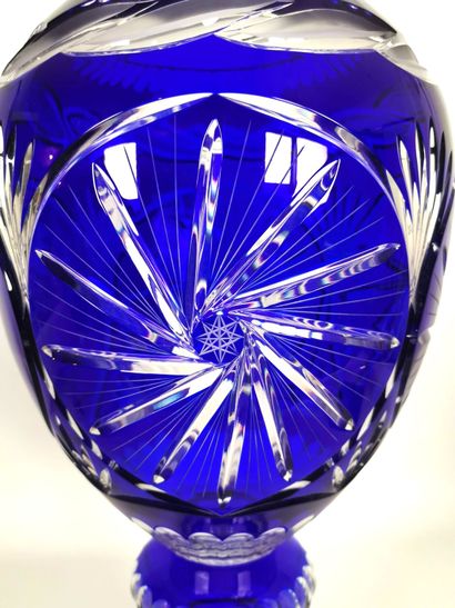 null Crystal factory of BERTRICHAMPS in BACCARAT, Jacques CHANEL.
Important ovoid...