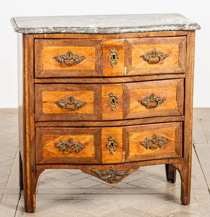 Chest of drawers in marquetry of rosewood,...