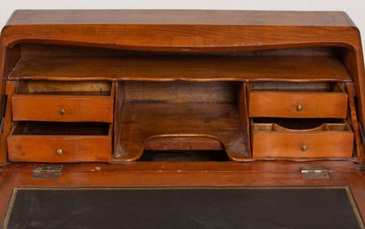 null Sloping desk in walnut inlaid with cartouches, the flap decorated with a floral...