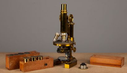 Ernst LEITZ à WETZLAR et NEW YORK.
Microscope,...