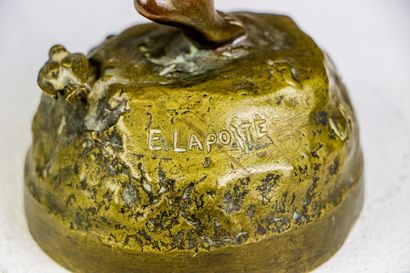 null Emile LAPORTE (1858-1907).
La colombe et la fourmi.
Sculpture en bronze, signée...