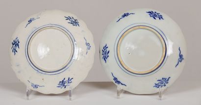 null JAPON.
Huit assiettes en porcelaine à décor Imari.
D_22,7 cm, accident en bordure...