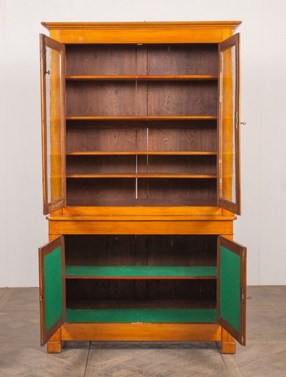 null Bookcase in molded cherry wood.
It opens with four doors, the two upper ones...