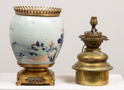 null CHINE.
Pot à gingembre en porcelaine à décor polychrome de paysage.
XVIIIème...